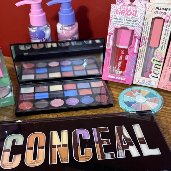 Assorted Makeup Collection $ value - Picture 3 of 8